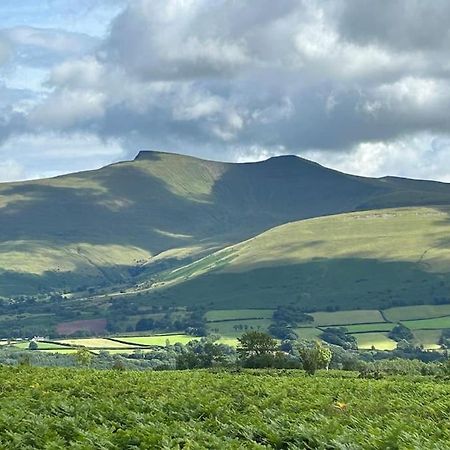 Апартаменти Syn Y Nant Llangorse Екстер'єр фото